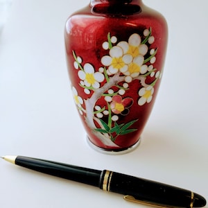 Vintage Japanese Ginbarri pigeon blood red cloisonné vase
