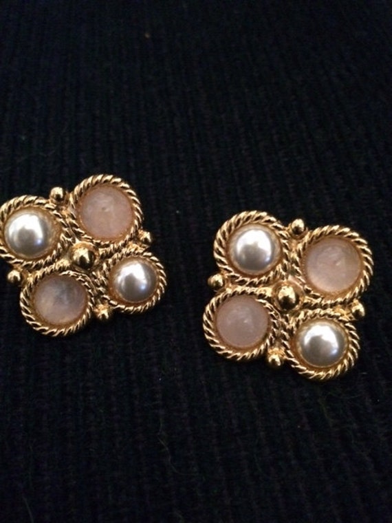 Vintage Signed Napier  Gold Tone Faux Pearl Clip … - image 2