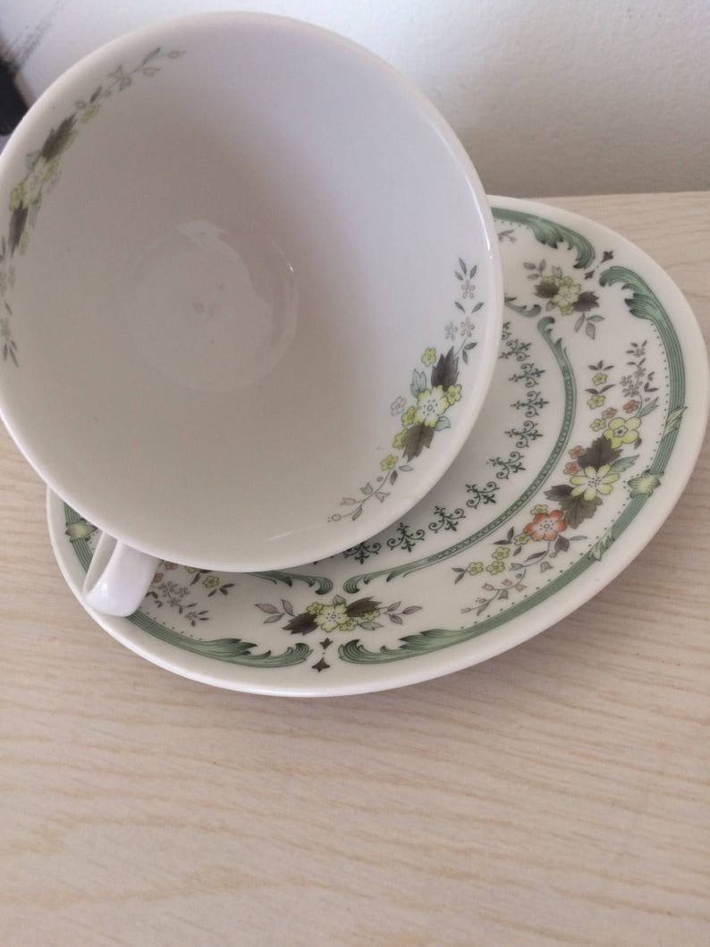 Royal Doulton Fine Bone China Provencal Pattern Made in England 1 Tea