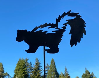 10" Metal Skunk Garden & Yard Stake
