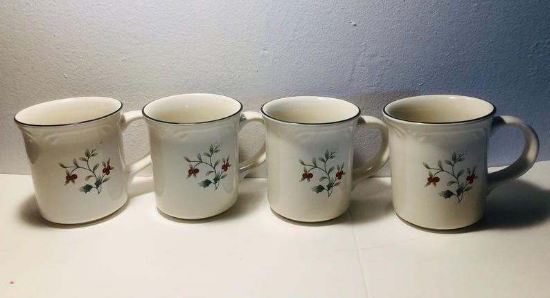 Pfaltzgraff Winterberry Mugs - Thumbnail 4