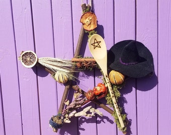 Decoración de hechizos de cocina, pentagrama de cuchara, pentáculo de Wiccan, calabaza en miniatura, sombrero de bruja de fieltro negro, decoración de brujas, decoración del hogar de trigo, pagano
