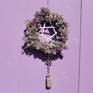 Couronne de thym violet, décoration pentagramme, décoration d&#39;intérieur lavande, décoration de porte de fleurs, tenture murale sorcières, ornement pentacle, rustique païen