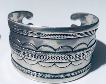 Antikt silverarmband i turkmensk stil: Handgjorda tribalsmycken
