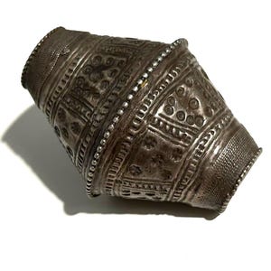 Antieke zilveren Baluch-stamkraal - etnische kraal - zilveren kraal - antieke kraal - tribale kraal - Afghaanse kraal - baluchikraal - sieradenonderdelen