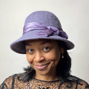 Dusty Purple Brimmed 1930&#39;s Style Ladies Hat w/Bow - Hand Felted Merino Wool