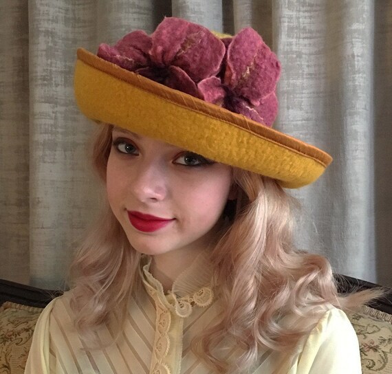 Large Brimmed Ladies Hat-vintage Hat 