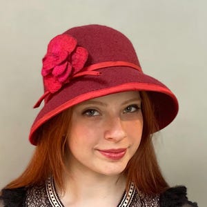 Red Brimmed 1930's Style Ladies Hat w/Flower - Hand Felted Merino Wool