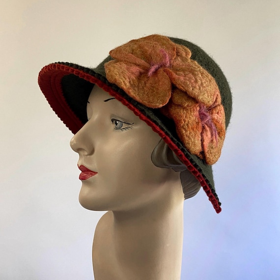 Green Brimmed Bonnet Style Cloche Hat W/removable Flowers  display picture 3