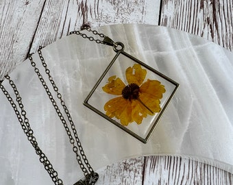 Resin and Pressed Flower Necklace, Flower Jewelry, Orange Flower, Lightweight Jewelry