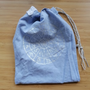 Bolsa con cordón de rueda del zodiaco para cartas de tarot o runas de algodón reciclado