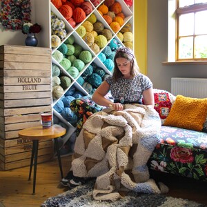 Elspeth Jackson making a rug hooked rug using a latch hook and burlap / hessian rug backing
