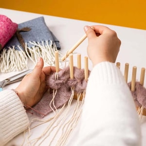 Advancing the warp in peg loom weaving. Learn with peg loom beginners kit from Ragged Life