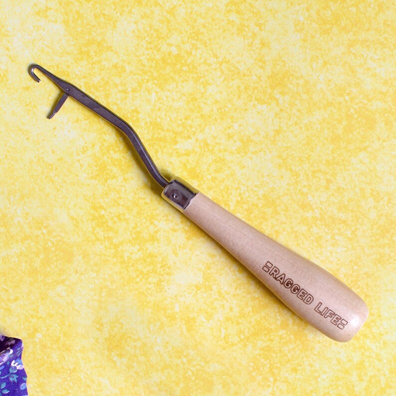 quality latch hook tool sewing in yarn tails for peg loom weaving