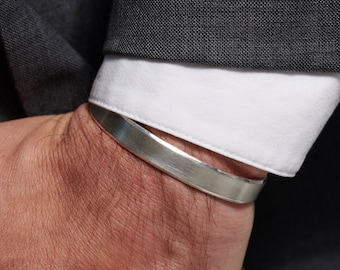 Brazalete de plata de ley, acabado cepillado con borde biselado, 5/16"