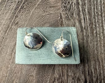Pendientes de plata de ley martillada, disco de 1/2"