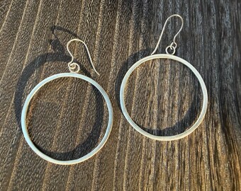 Matowe kolczyki koła ze srebra próby 925