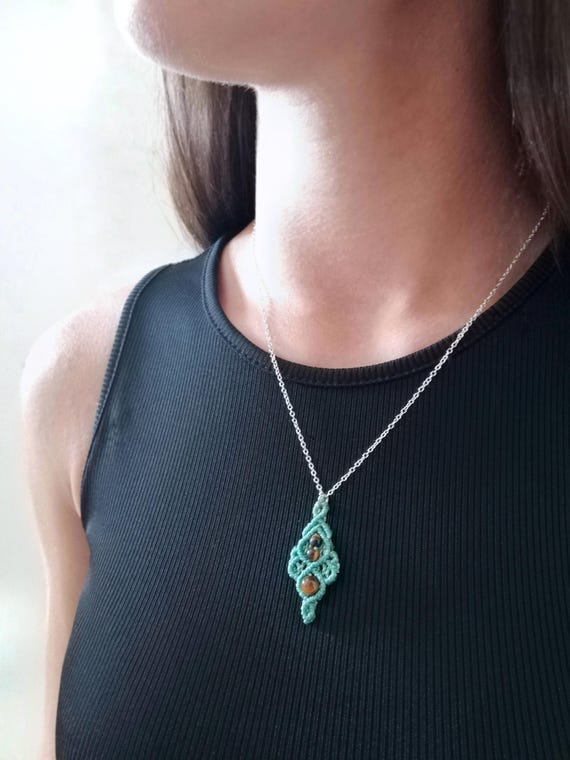 BOHO STONES - macrame pendant