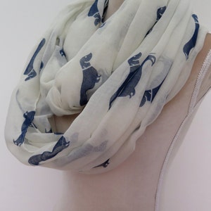 Cream with Blue Dachshund Dachs Print Women&#39;s Scarf Wrap, Great Gift for Dog Lovers