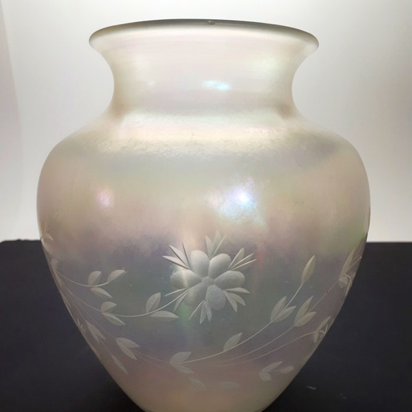 Steuben iridescent verre de soie engraved vase - vintage Art Deco Frederick Carder