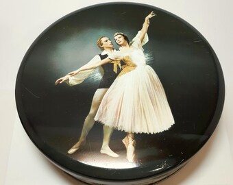 Vintage cookie tin - ballet dancers - clean good condition