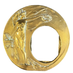 Cornice rotonda Art Nouveau rococò antica Corona d&#39;alloro della vittoria della fanciulla in metallo decorato