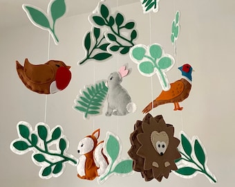 Baby mobile - Woodland animals and leaves baby mobile - Crib mobile - Robin, hedgehog, squirrel, bunny rabbit and pheasant nursery.