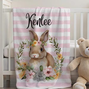 Manta de conejito para bebé niña, habitación infantil, manta personalizada para niña, manta Minky con nombre, flores rosas, regalo para baby shower