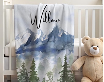 Coperta per neonati personalizzata "Mountain Baby", coperta personalizzata con nome, asilo nido nel bosco, regalo per baby shower, asilo nido in montagna, coperta avventura