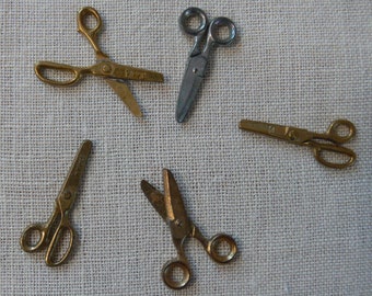 Herramientas y utensilios en miniatura para muñecas