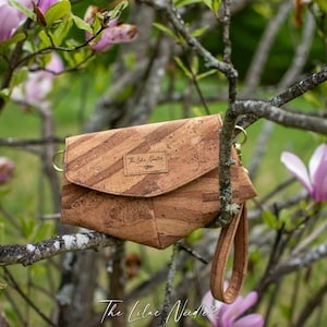 Torebka typu Scorched Cork Wristlet z przegródkami na karty | Nowoczesny ręcznie robiony mały portfel | Niepowtarzalna torba na specjalne okazje z podszewką kwiatową