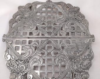 Vintage 1993 Godinger Silver Plated Expandable Footed Filigree Trivet Pot Holder Kitchen Decor