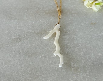 LOGAN vintage coral pendant necklace