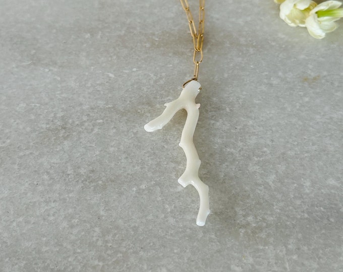 LOGAN vintage coral pendant necklace