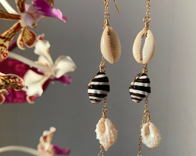 KARA dangling summer essential shell earrings