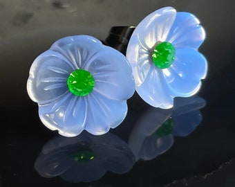 Uranium Flower Studs Mother of Pearl Shell UV Reactive Fluorescent Minimalist Peridot Green Simple Stainless Steel Tiny Floral Post Earrings