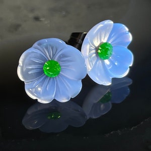 Uranium Flower Studs Mother of Pearl Shell UV Reactive Fluorescent Minimalist Peridot Green Simple Stainless Steel Tiny Floral Post Earrings