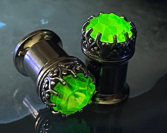 Uranium Glass Plugs 0g (8mm) PAIR Fluorescent UV Stainless Screw Back Tunnels Victorian Peridot Green Faceted Crystal **For Gauged Ears**