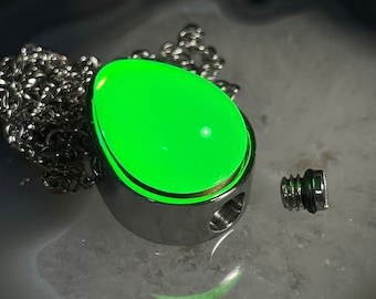 Uranium Glass Urn Pendant Stainless Steel Cremation Ashes Necklace Vaseline Glass Fluorescent Green UV Reactive Keepsake Memory Vial