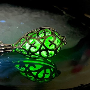 Stainless Uranium Teardrop Necklace Filigree Vaseline Glass Fluorescent UV Reactive Pendant Victorian Lace Locket Ladies Gift Jewelry
