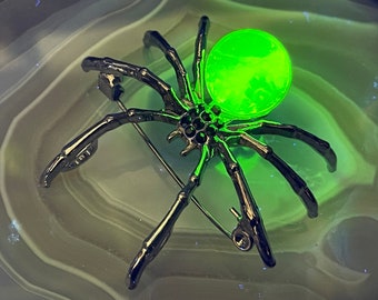 Uranglas Spinne Brosche, UV-reaktiv