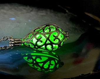 Uranium Stainless Teardrop Necklace Filigree Vaseline Glass Fluorescent UV Reactive Pendant Victorian Lace Locket Ladies Gift Jewelry