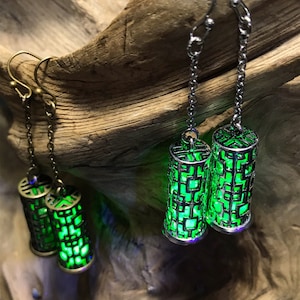 Industrial Style Uranium Lantern Earrings Fluorescent UV Reactive Vaseline Glass Pendulum Lamp Dangle Earrings Silver or Bronze Cylindrical