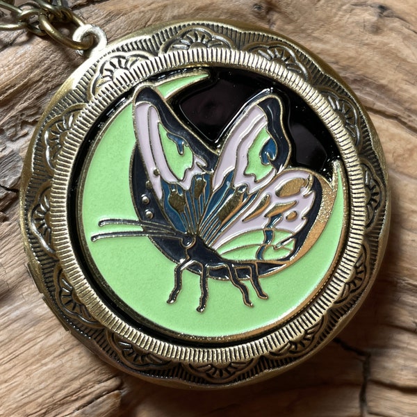 Glowing Moth Locket Green Moth Crescent Moon Antiqued Brass Photo Keepsake Memory Butterfly Luna Moth Nigt Sky Nocturnal Insect Entomology