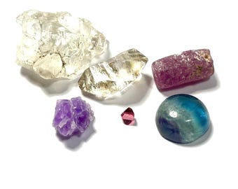 6 PEQUEÑOS especímenes de piedras preciosas minerales fluorescentes, reactivos a los rayos UV