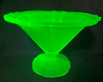 VTG Glows ウランガラス グリーン 脚付き台座 コンポート皿 押し花