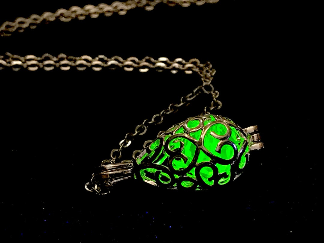 ウラン ティアドロップ ネックレス フィリグリー ワセリン ガラス  