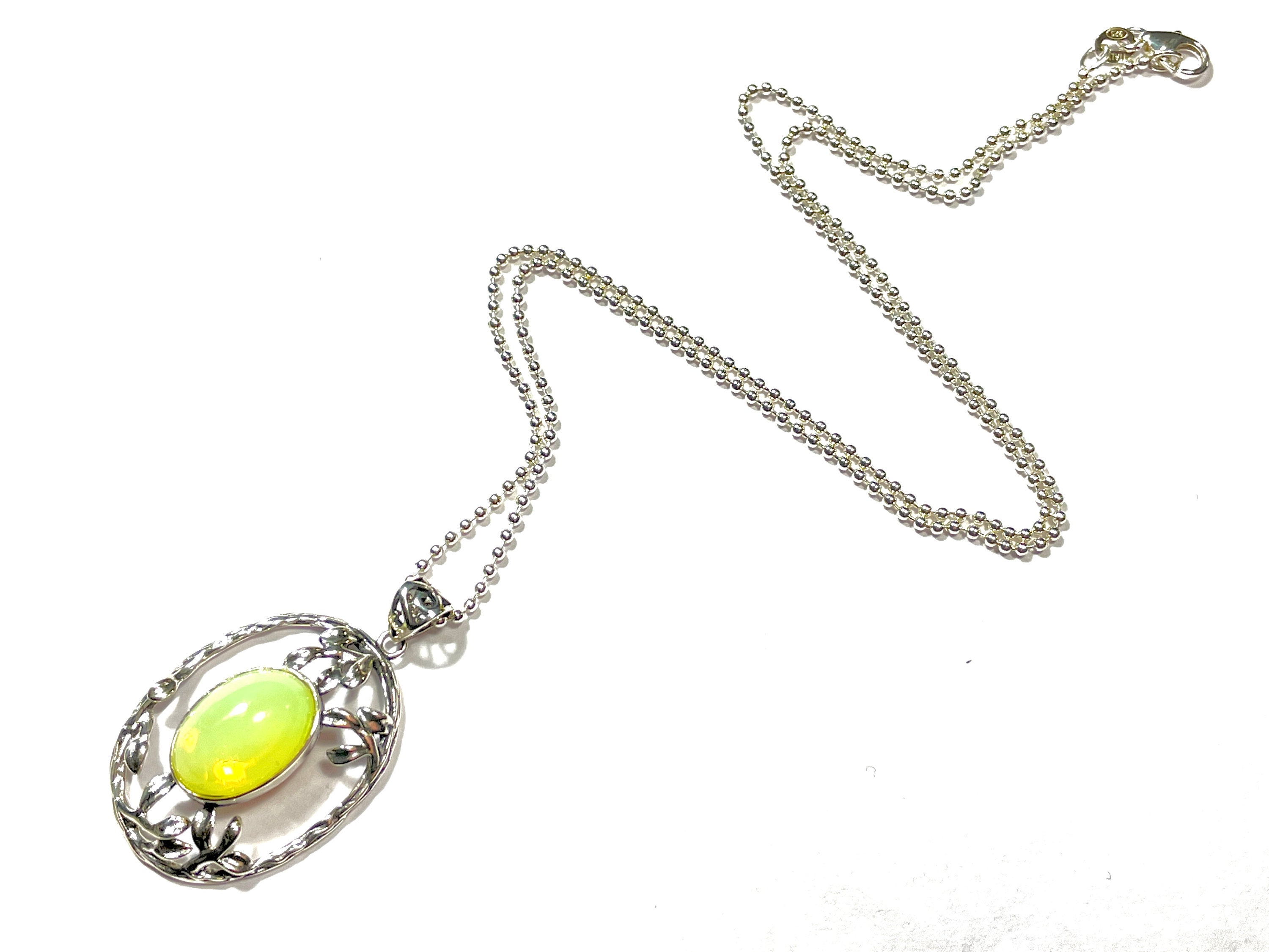 スターリングウランガラスペンダント ヴィンテージスタイル UV反応性