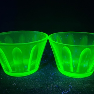 Vintage Dessert Cups Uranium Glass Set of 2 Berry Bowl Dessert Cups Art Glass dish UV reactive vaseline glass dish antique collectable