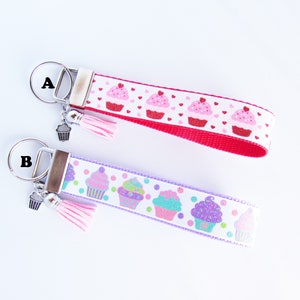 Glittered Cupcake Key Fob - Cupcake Keychain - Bakers Gift - Cupcake Wristlet - Dessert Key Fob - Foodie Key Fob - Gifts For Bakers Bakery